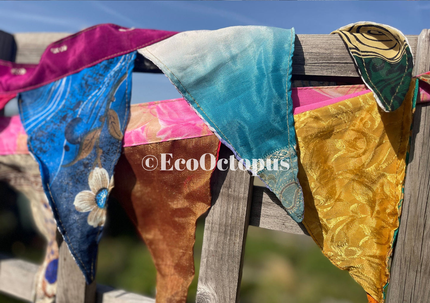 Guirlande multicolore JOYFUL. Guirlande recyclée faite à la main.