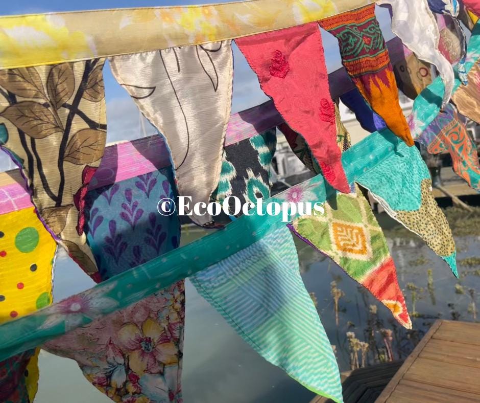 Guirlande multicolore JOYFUL. Guirlande recyclée faite à la main.