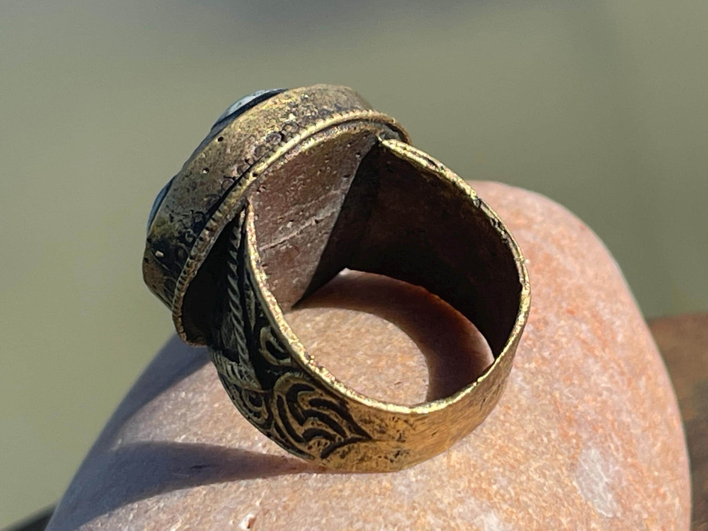 Fabulous vintage ring, large black ring, boho vintage jewellery, ethical jewellery, gypsy ring. Gypsy jewellery, statement jewellery
