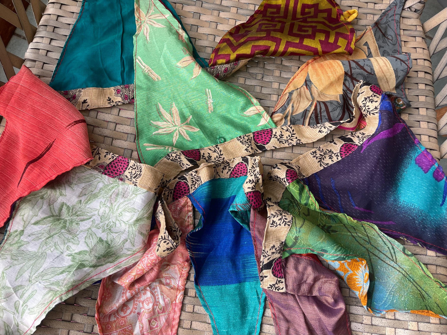 CHOISISSEZ VOTRE PROPRE guirlande de sari recyclé. Décorations de fête bohème respectueuses de l'environnement.