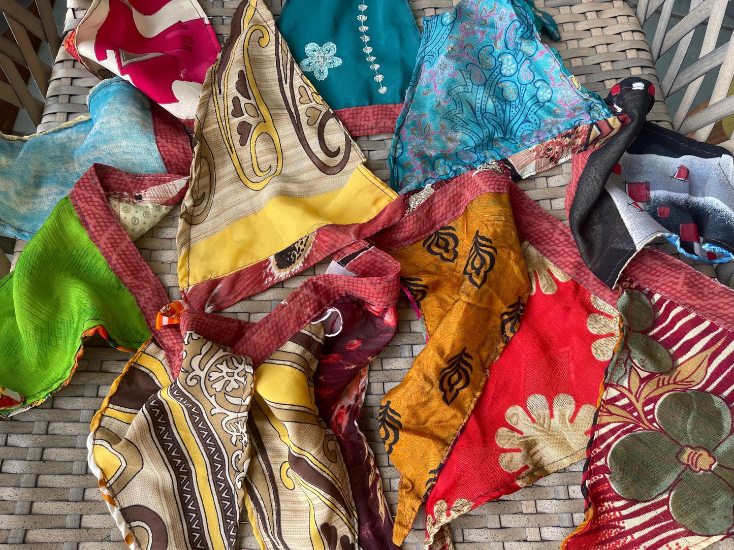 CHOISISSEZ VOTRE PROPRE guirlande de sari recyclé. Décorations de fête bohème respectueuses de l'environnement.