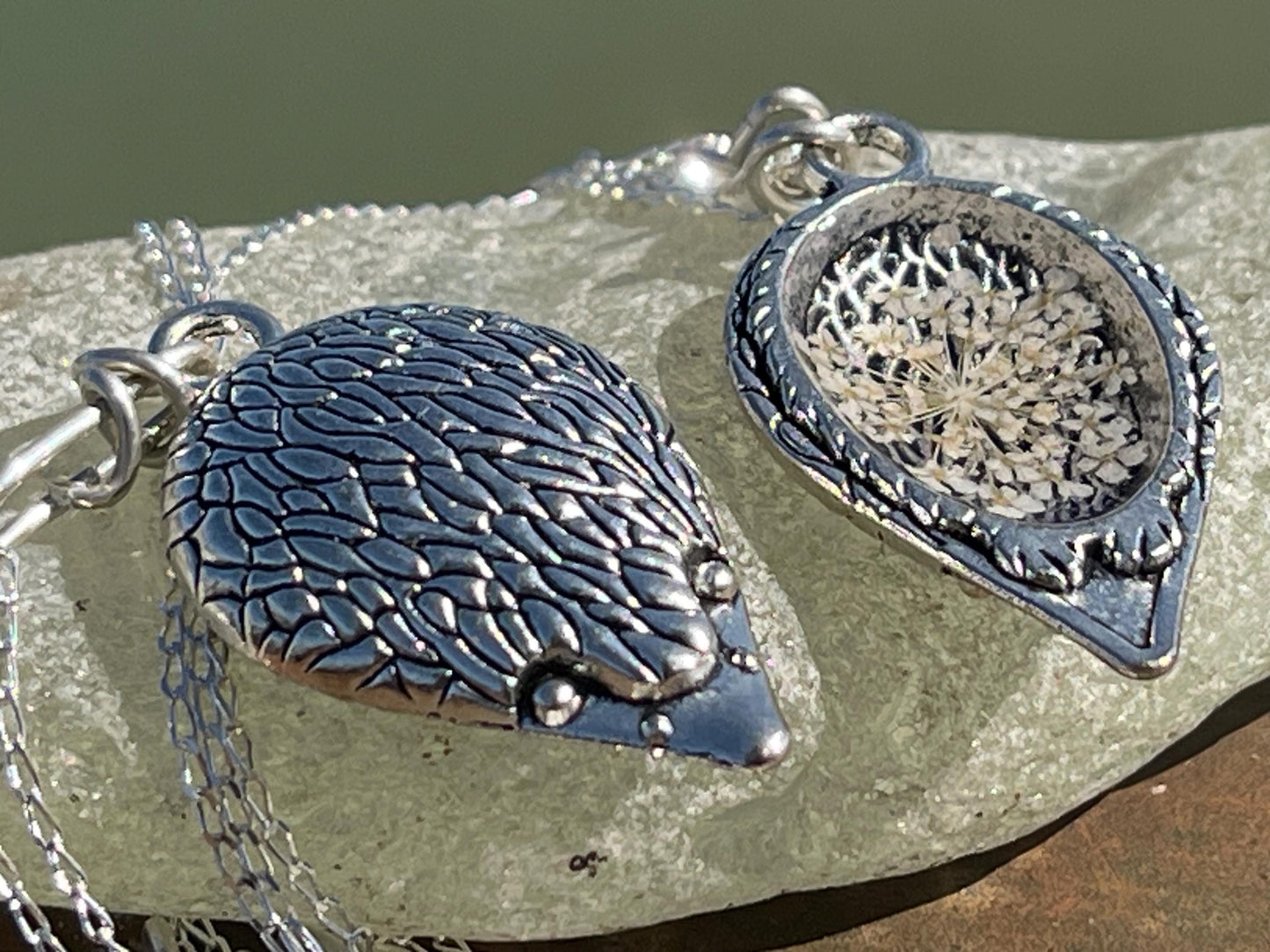 Silver hedgehog necklace. Hedgehog Jewellery, hedgehog pendant, flower gift for her, daisy necklace, wild flower necklace, gift for gardener