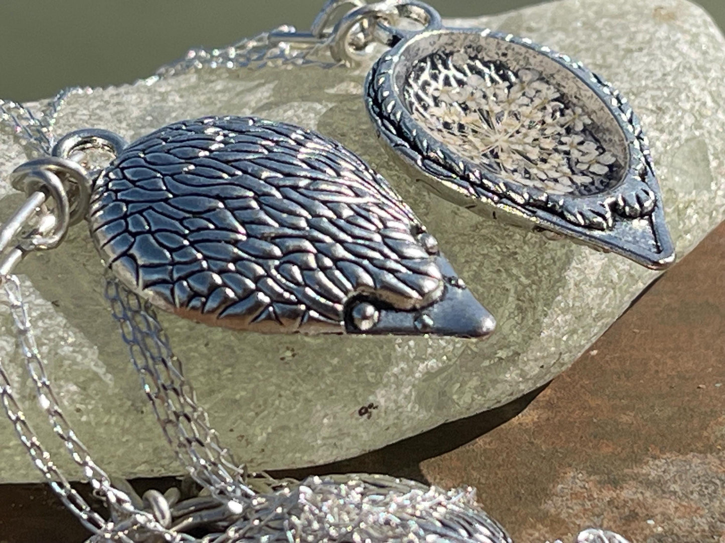 Silver hedgehog necklace. Hedgehog Jewellery, hedgehog pendant, flower gift for her, daisy necklace, wild flower necklace, gift for gardener