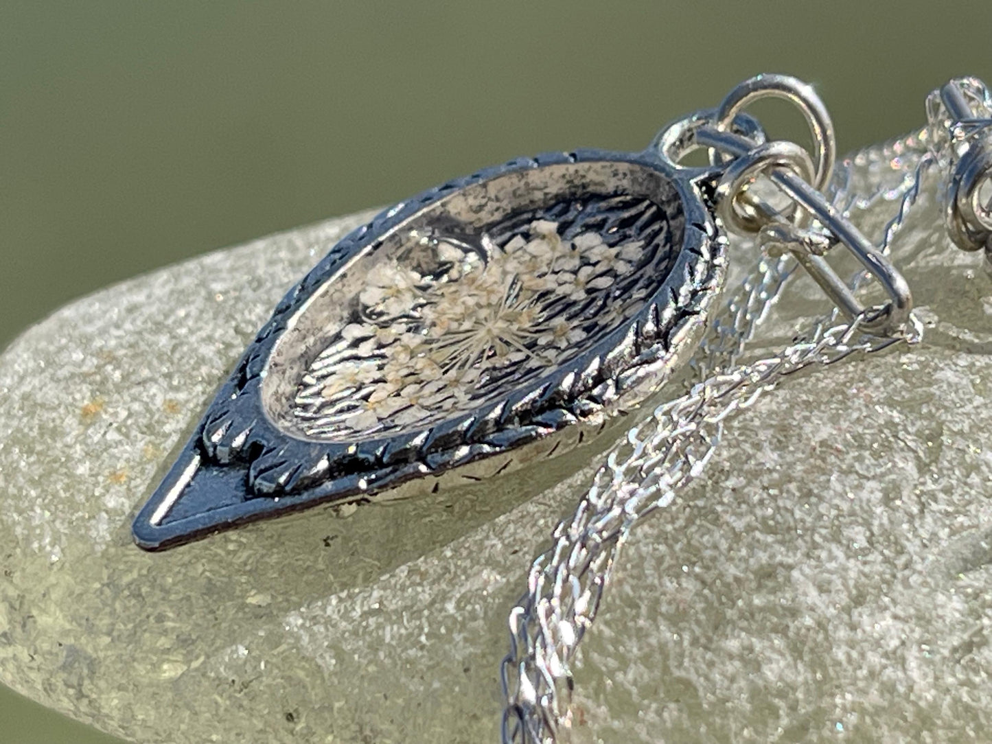 Silver hedgehog necklace. Hedgehog Jewellery, hedgehog pendant, flower gift for her, daisy necklace, wild flower necklace, gift for gardener