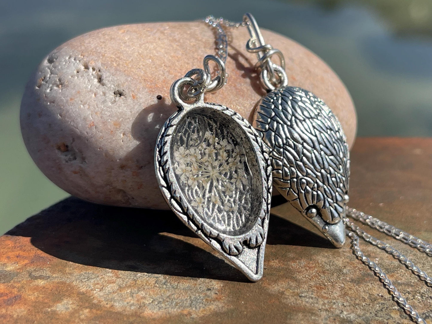 Silver hedgehog necklace. Hedgehog Jewellery, hedgehog pendant, flower gift for her, daisy necklace, wild flower necklace, gift for gardener
