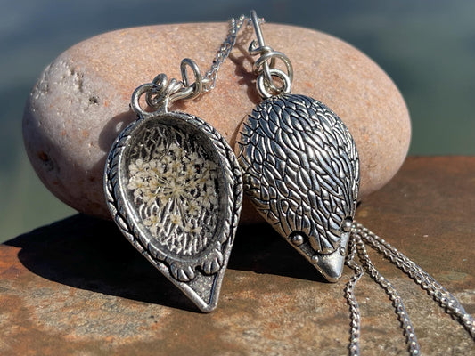 Silver hedgehog necklace. Hedgehog Jewellery, hedgehog pendant, flower gift for her, daisy necklace, wild flower necklace, gift for gardener