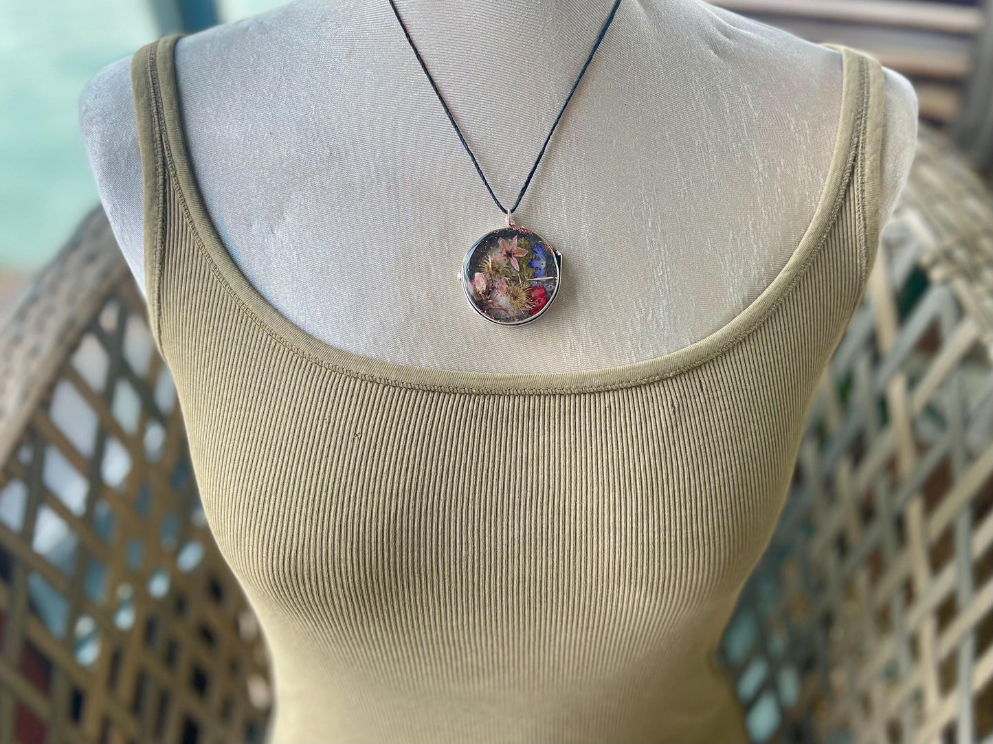 Wild garlic flower necklace, ethical jewellery, handmade necklace, boho jewellery, gift for her, flower pendant, handmade daisy necklace