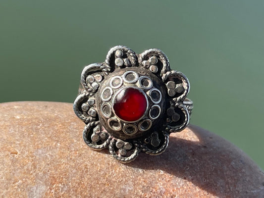 Fabulous vintage flower ring, silver & red ring, boho vintage jewellery, ethical jewellery, gypsy ring. Gypsy jewellery, statement jewellery