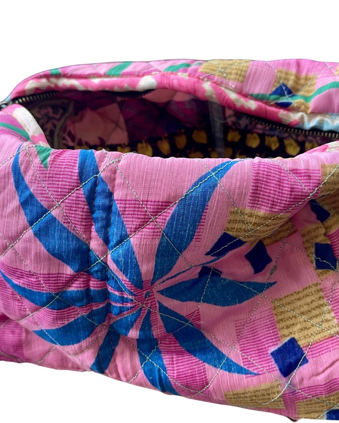 Large zip up recycled wash bag with 4 internal pockets. Wide range of colours. Made from recycled saris. Eco friendly wash bags.