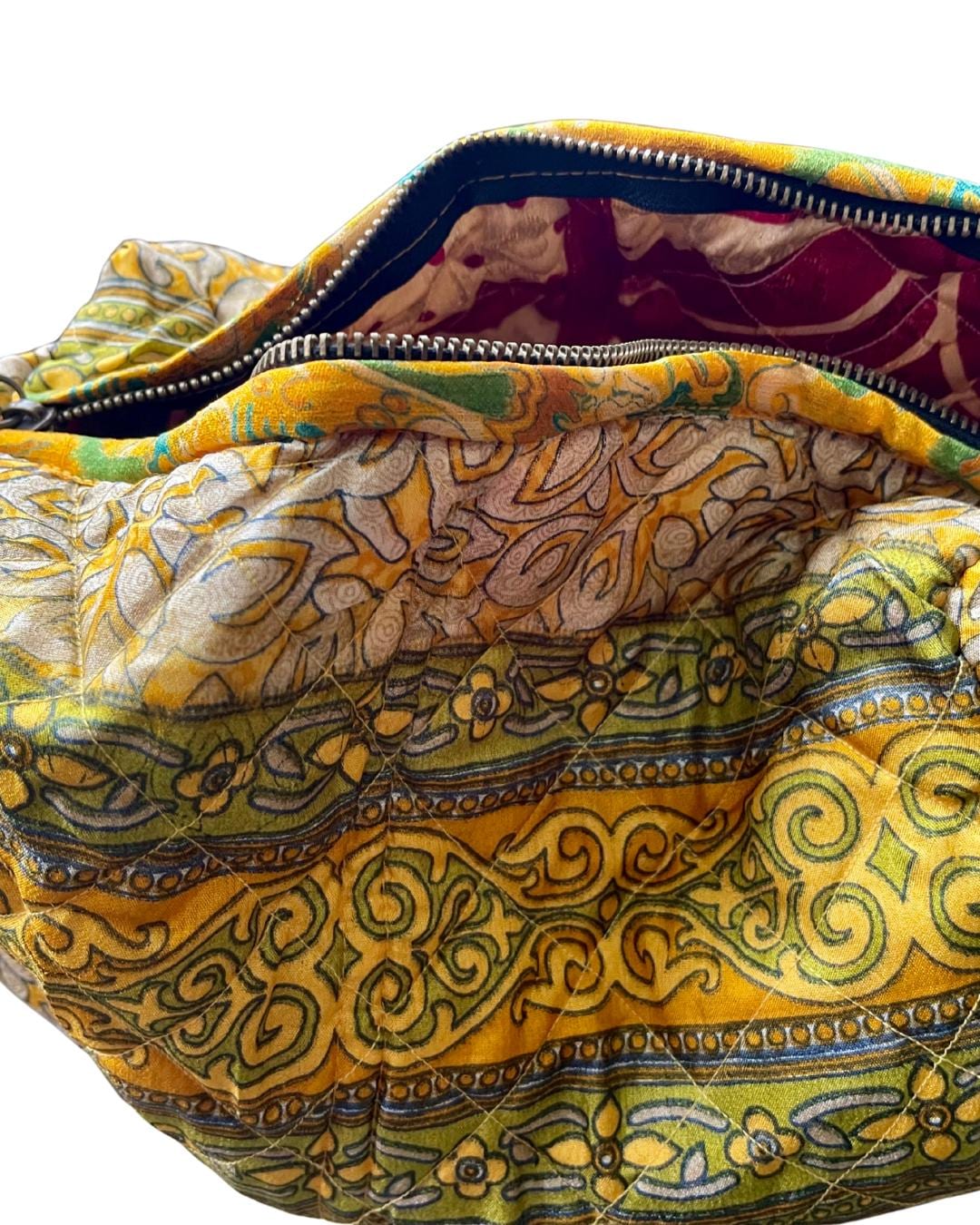 Large zip up recycled wash bag with 4 internal pockets. Wide range of colours. Made from recycled saris. Eco friendly wash bags.