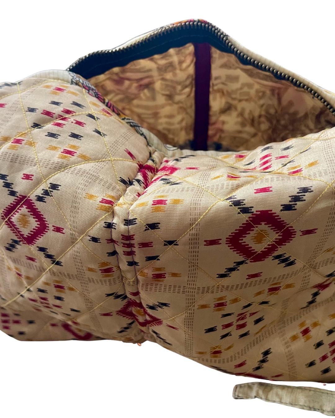 Large zip up recycled wash bag with 4 internal pockets. Wide range of colours. Made from recycled saris. Eco friendly wash bags.