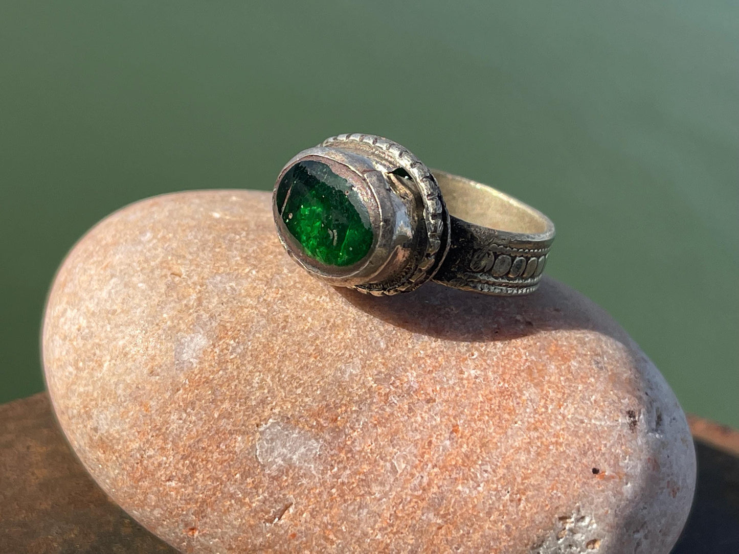 Fabulous vintage ring, large green ring, boho vintage jewellery, ethical jewellery, gypsy ring. Gypsy jewellery, statement jewellery