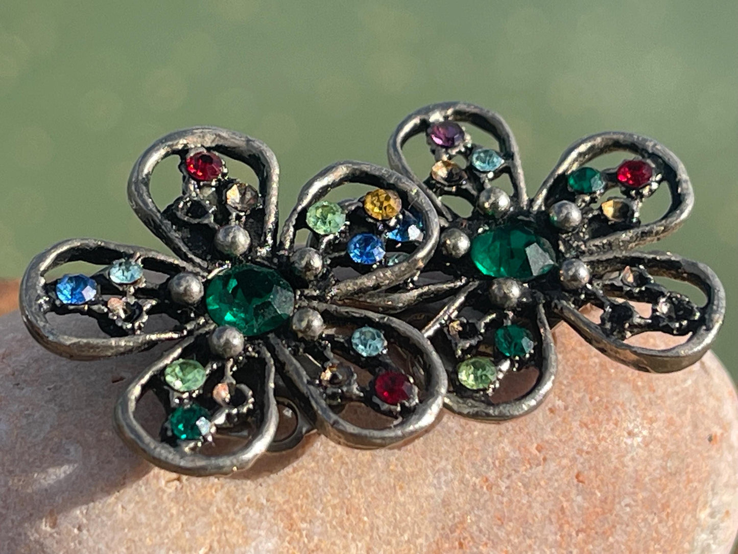 Vintage clip on earrings, vintage jewellery, ethical jewellery, boho jewellery, retro clip on earrings, eco friendly gifts, flower earrings