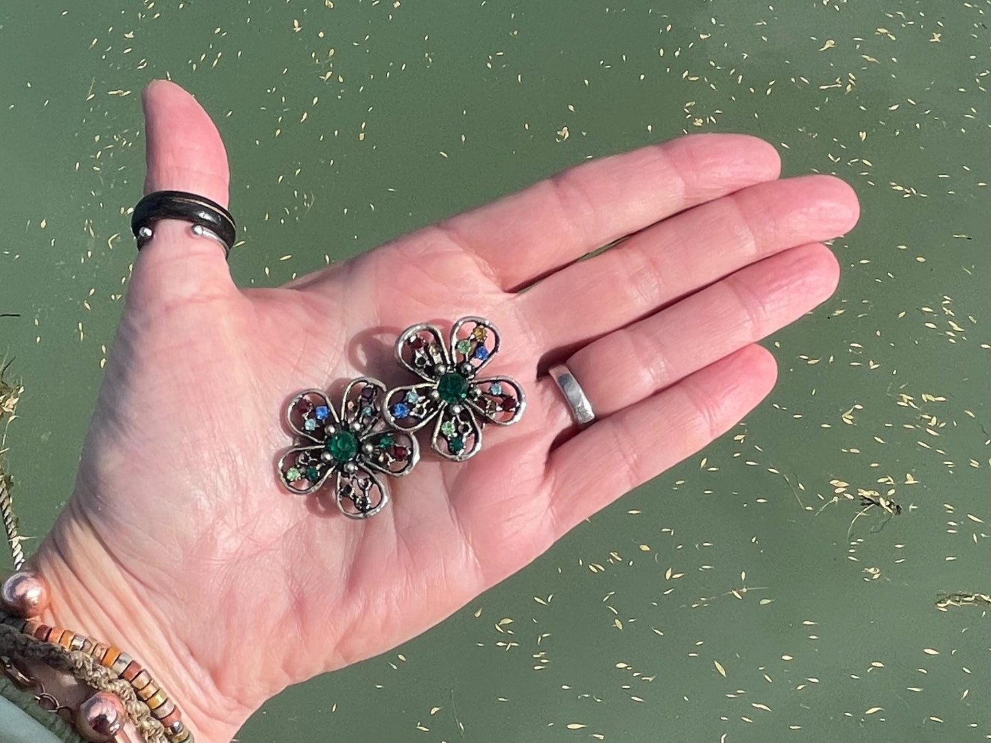 Vintage clip on earrings, vintage jewellery, ethical jewellery, boho jewellery, retro clip on earrings, eco friendly gifts, flower earrings