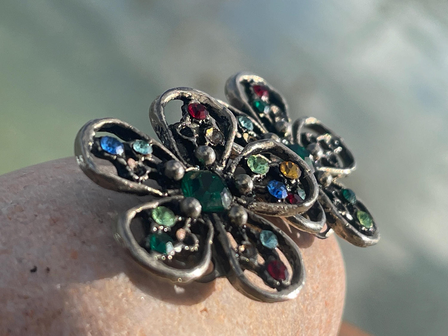 Vintage clip on earrings, vintage jewellery, ethical jewellery, boho jewellery, retro clip on earrings, eco friendly gifts, flower earrings