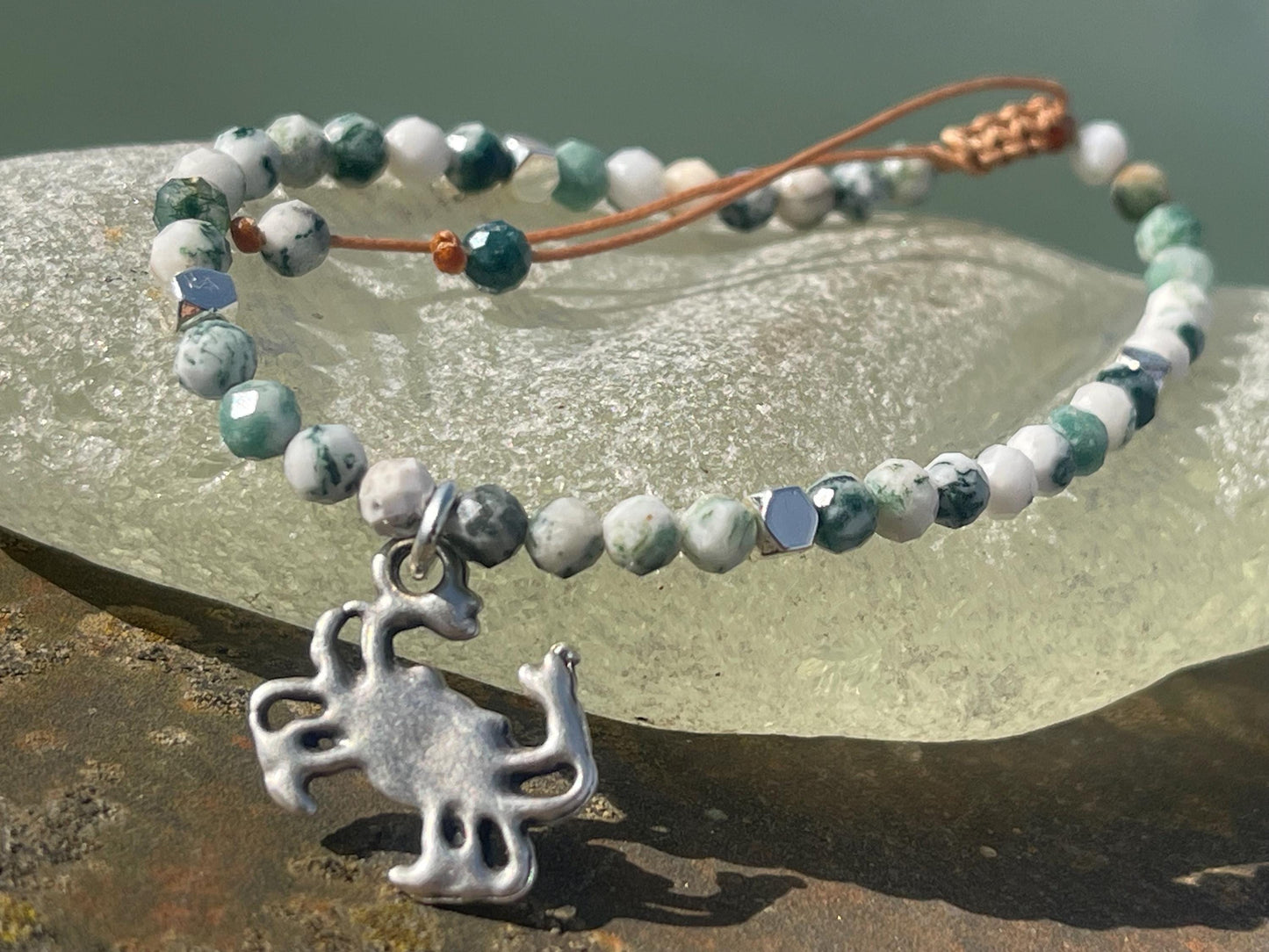 Adjustable moss agate gemstone bracelet. Handmade unique jewellery. Crab beacelet. Crab jewellery. Moss agate jewellery. Moss agate bracelet