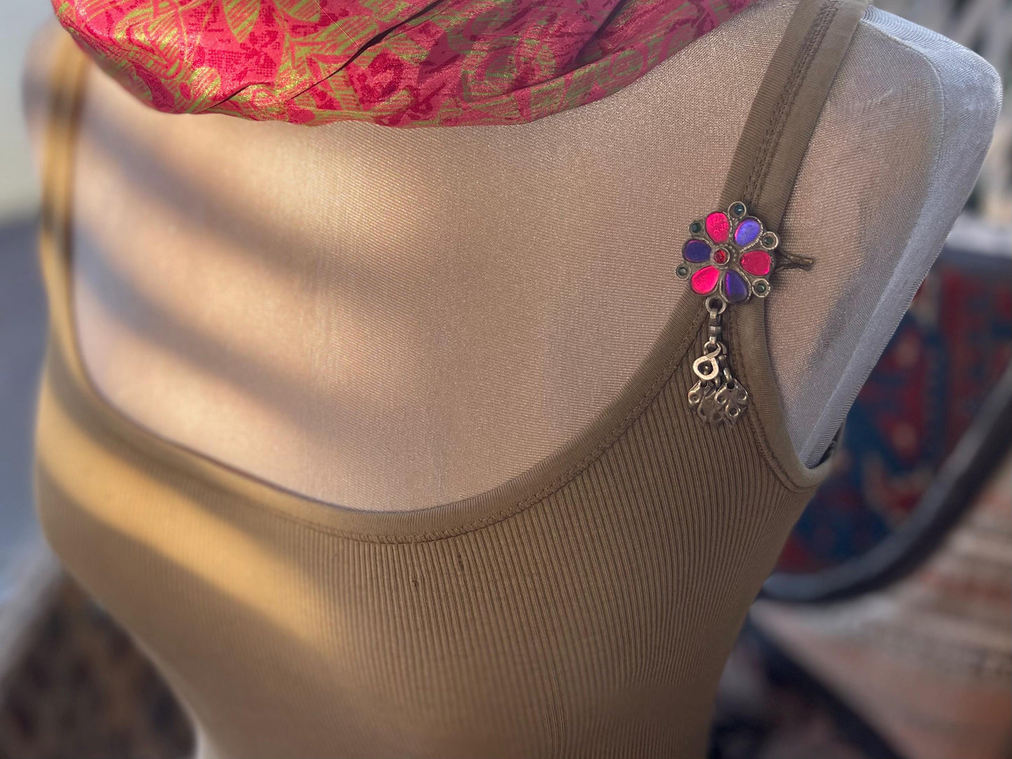 Unusual vintage tie clip / brooch, vintage jewellery, retro jewellery, eco friendly gifts, ethical jewellery, flower pin. Flower tie pin.