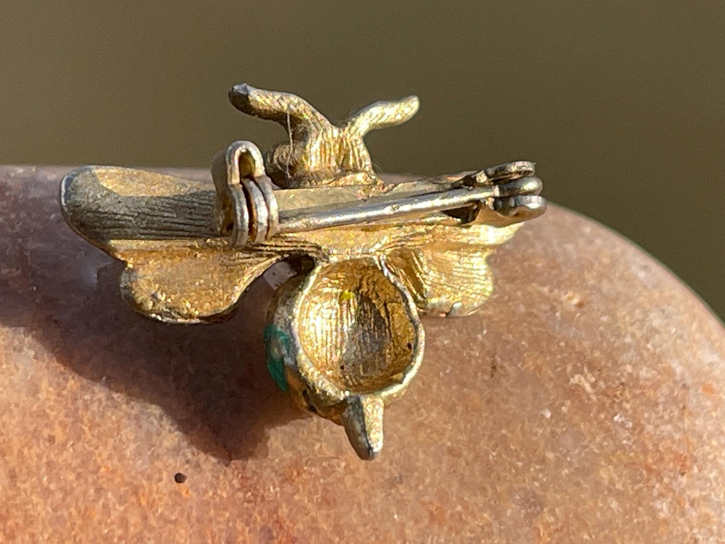 Bee brooch, vintage brooch, vintage jewellery, retro jewellery, eco friendly gift for her, ethical jewellery, bee pin. Insect brooch.