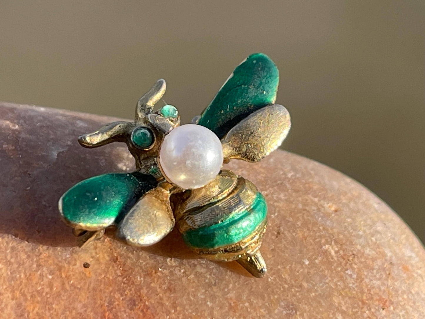 Bee brooch, vintage brooch, vintage jewellery, retro jewellery, eco friendly gift for her, ethical jewellery, bee pin. Insect brooch.