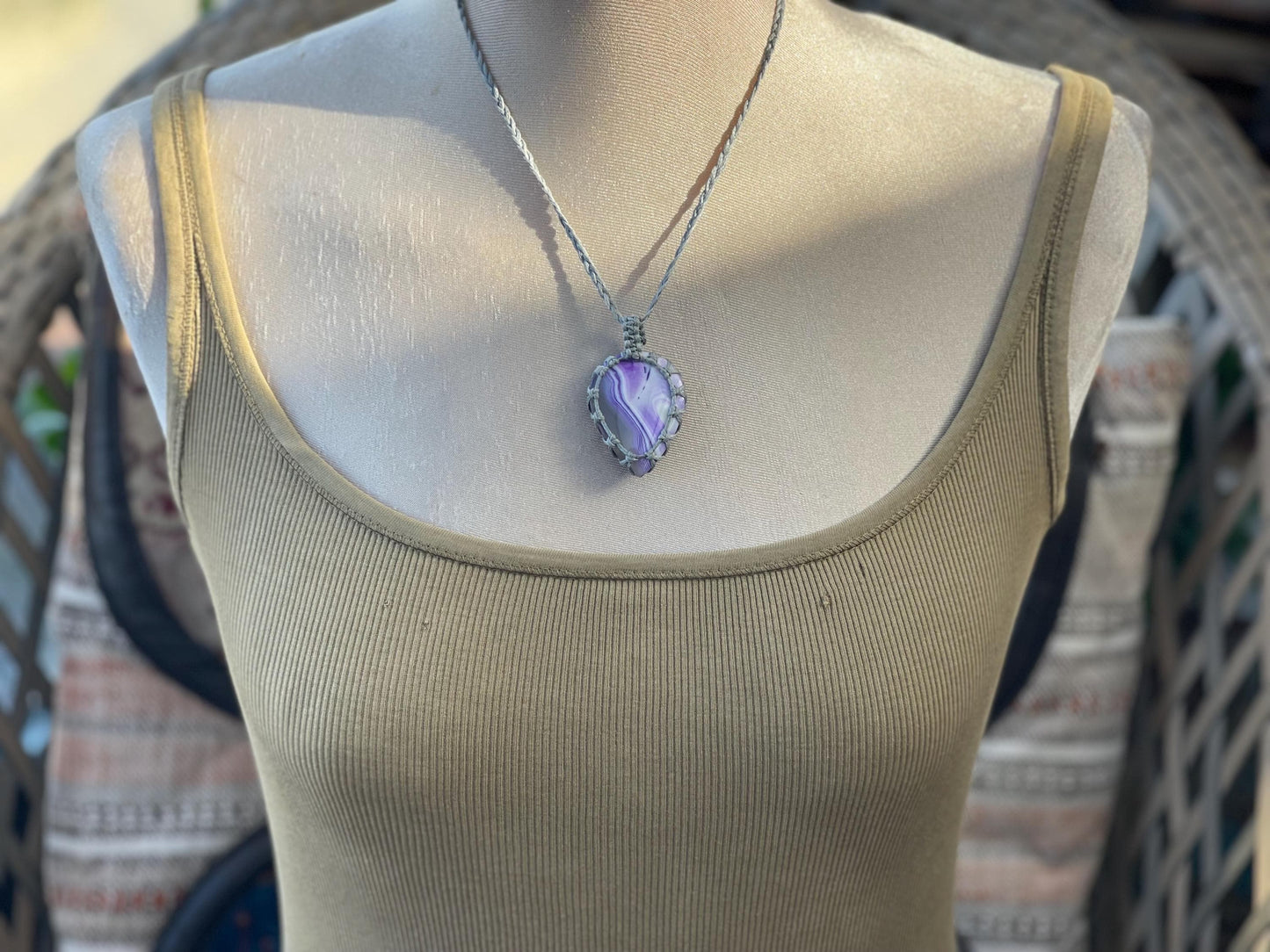 Stunning purple onxy necklace. Purple macrame pendant. Handmade gemstone necklace, boho jewellery. Macrame jewellery. Unique jewellery.