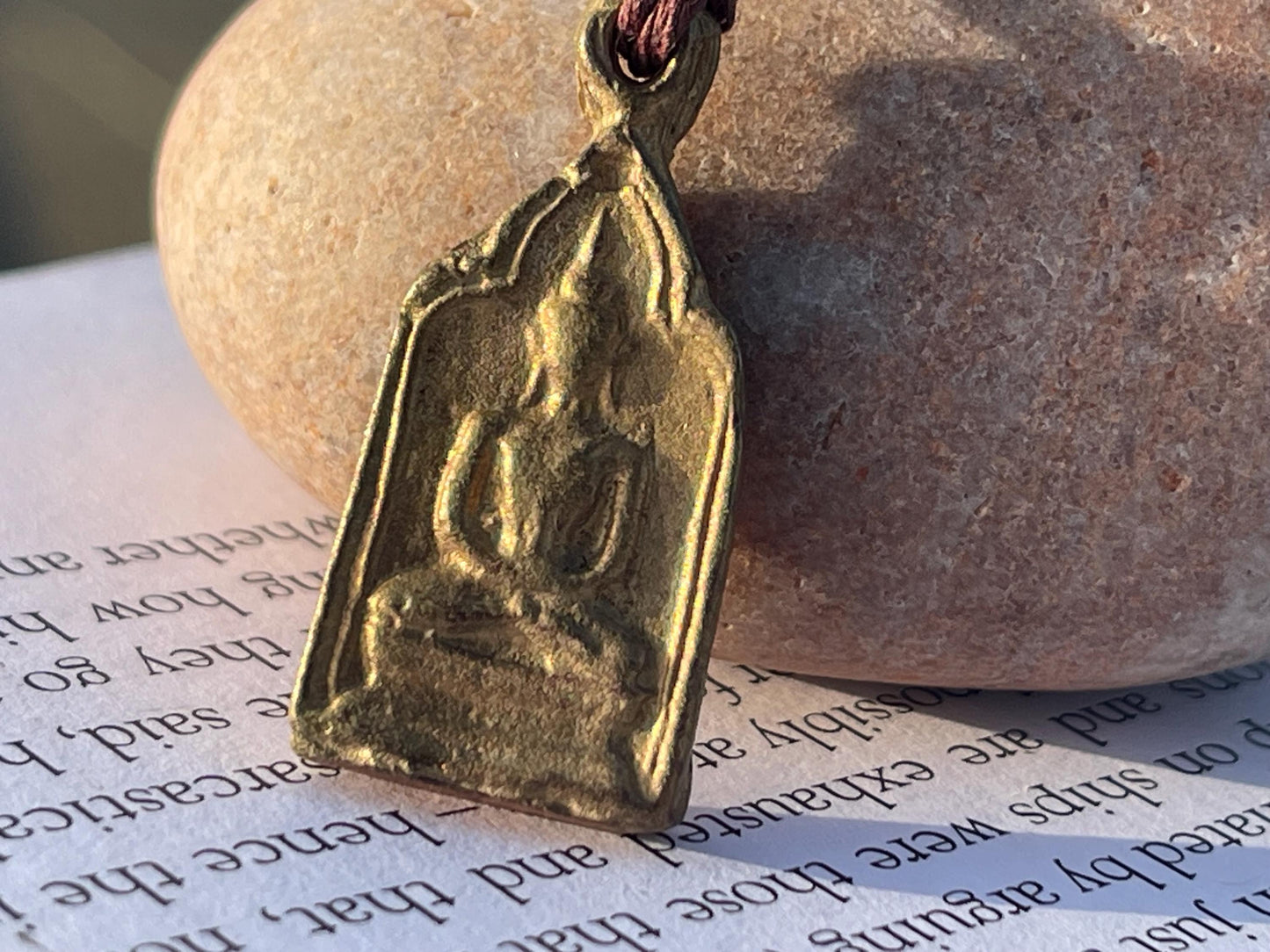 Vintage Thai Buddhist pendant. Antique Buddhist pendant. Thai amulet. Buddha necklace. Buddha jewellery. Yoga jewellery. Vintage necklaces.