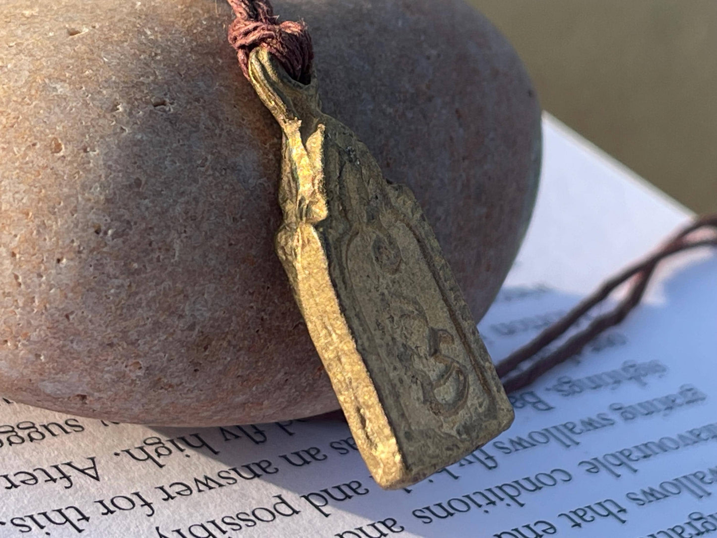 Vintage Thai Buddhist pendant. Antique Buddhist pendant. Thai amulet. Buddha necklace. Buddha jewellery. Yoga jewellery. Vintage necklaces.