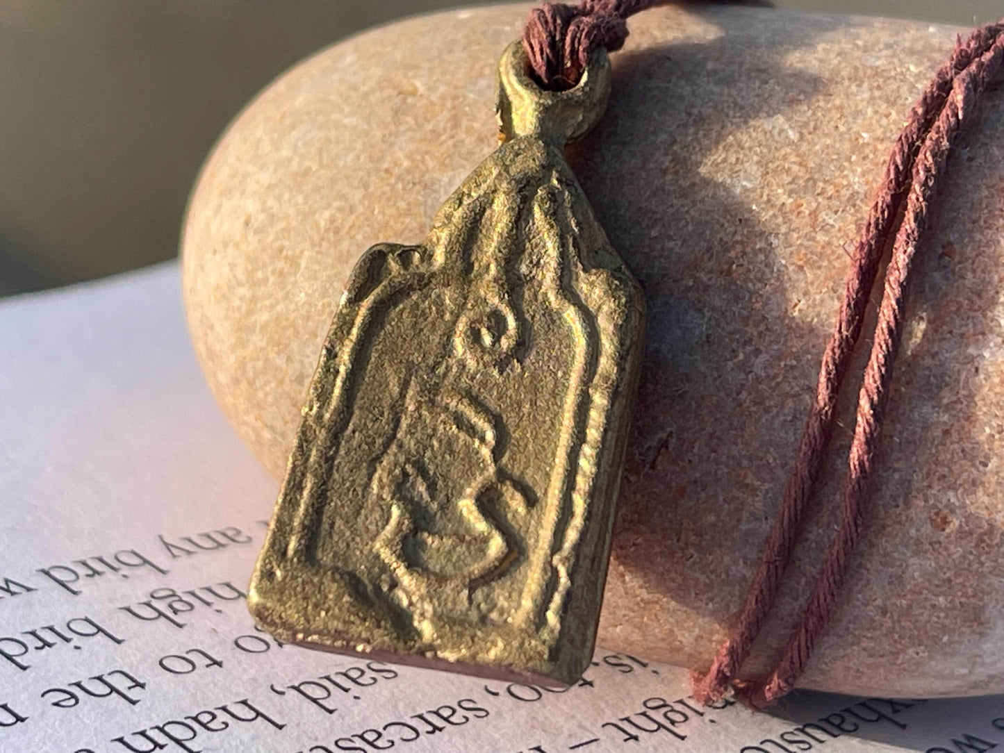 Vintage Thai Buddhist pendant. Antique Buddhist pendant. Thai amulet. Buddha necklace. Buddha jewellery. Yoga jewellery. Vintage necklaces.