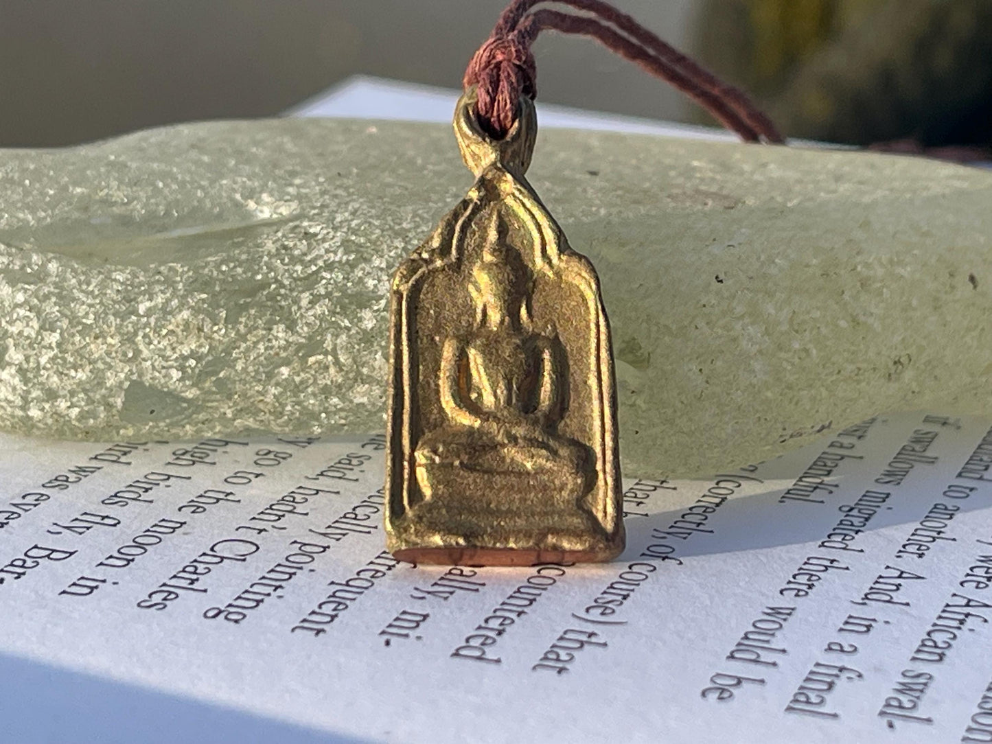 Vintage Thai Buddhist pendant. Antique Buddhist pendant. Thai amulet. Buddha necklace. Buddha jewellery. Yoga jewellery. Vintage necklaces.