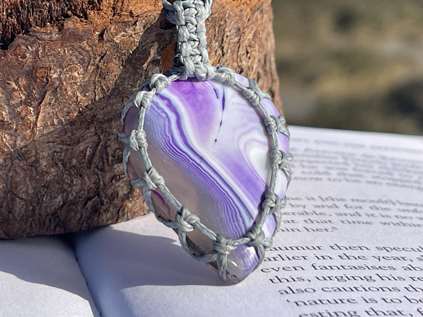 Stunning purple onxy necklace. Purple macrame pendant. Handmade gemstone necklace, boho jewellery. Macrame jewellery. Unique jewellery.