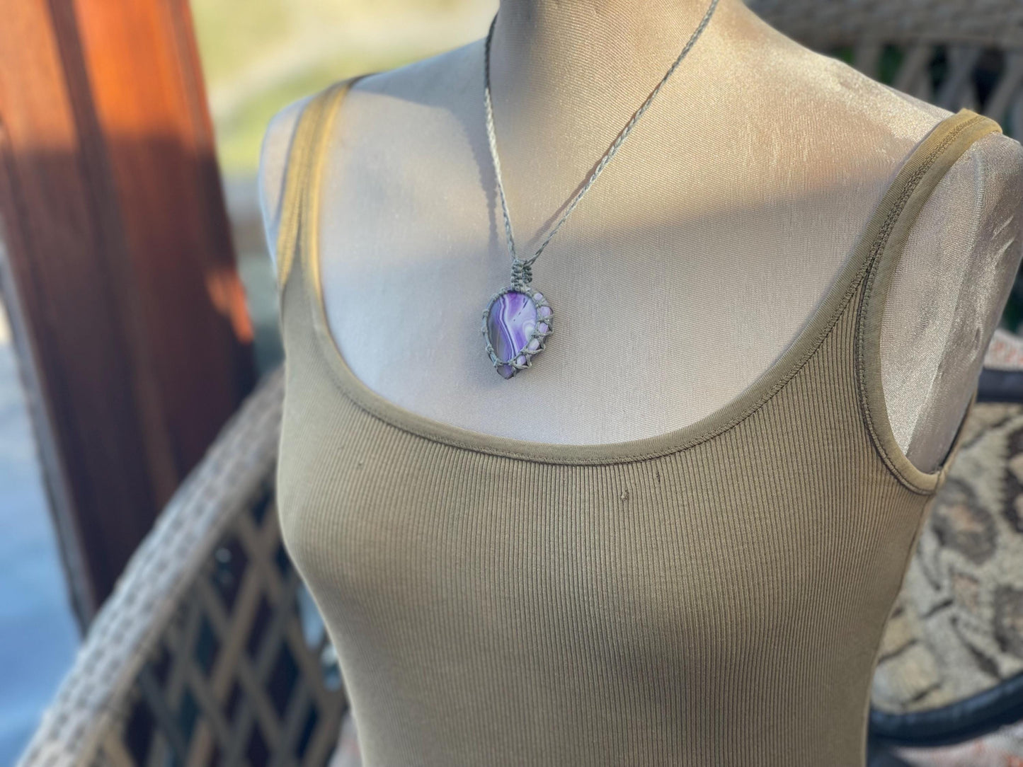Stunning purple onxy necklace. Purple macrame pendant. Handmade gemstone necklace, boho jewellery. Macrame jewellery. Unique jewellery.