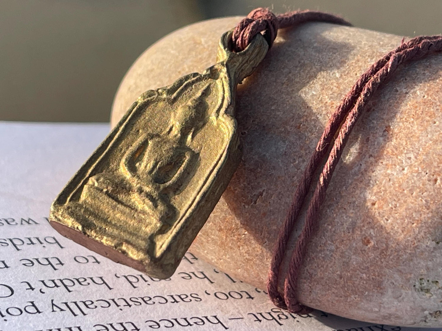 Vintage Thai Buddhist pendant. Antique Buddhist pendant. Thai amulet. Buddha necklace. Buddha jewellery. Yoga jewellery. Vintage necklaces.