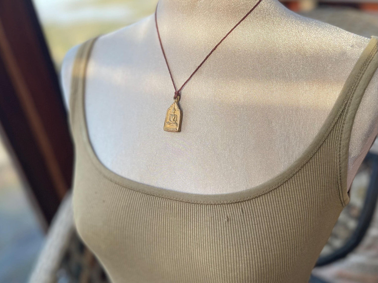 Vintage Thai Buddhist pendant. Antique Buddhist pendant. Thai amulet. Buddha necklace. Buddha jewellery. Yoga jewellery. Vintage necklaces.