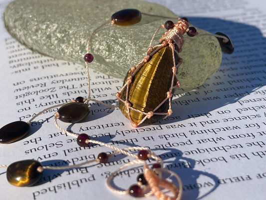 Stunning macrame tigers eye necklace, tigers eye pendant. Handmade gemstone necklace, boho jewellery. Macrame jewellery. Unique necklace.