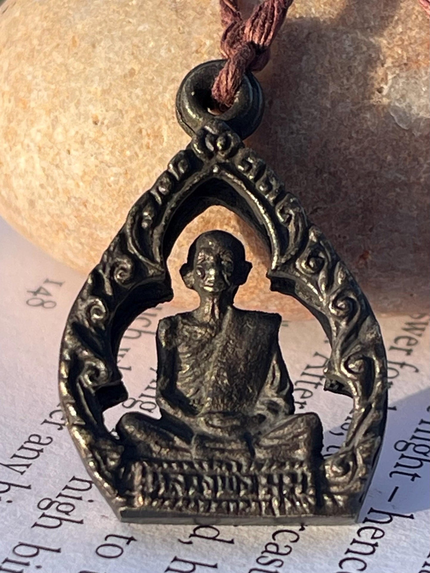 Vintage Thai Buddhist pendant. Antique Buddhist pendant. Thai amulet. Buddha necklace. Buddha jewellery. Yoga jewellery. Vintage necklaces.