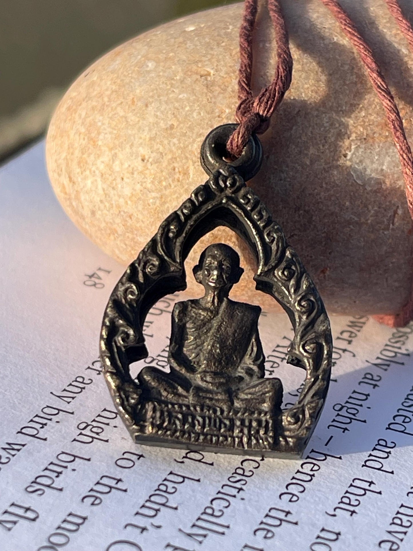 Vintage Thai Buddhist pendant. Antique Buddhist pendant. Thai amulet. Buddha necklace. Buddha jewellery. Yoga jewellery. Vintage necklaces.