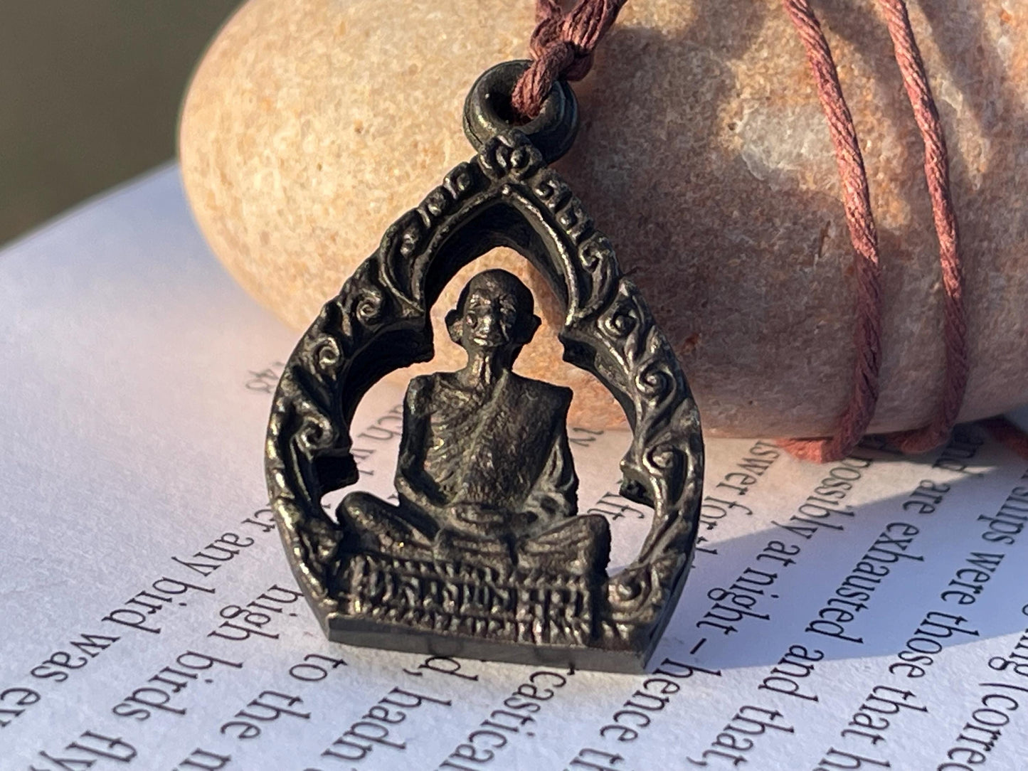 Vintage Thai Buddhist pendant. Antique Buddhist pendant. Thai amulet. Buddha necklace. Buddha jewellery. Yoga jewellery. Vintage necklaces.
