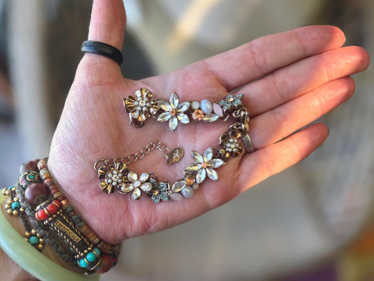 Very pretty vintage bangle filled with flowers. Stunning in the light. Eco friendly vintage jewellery. Boho ethical jewellery.