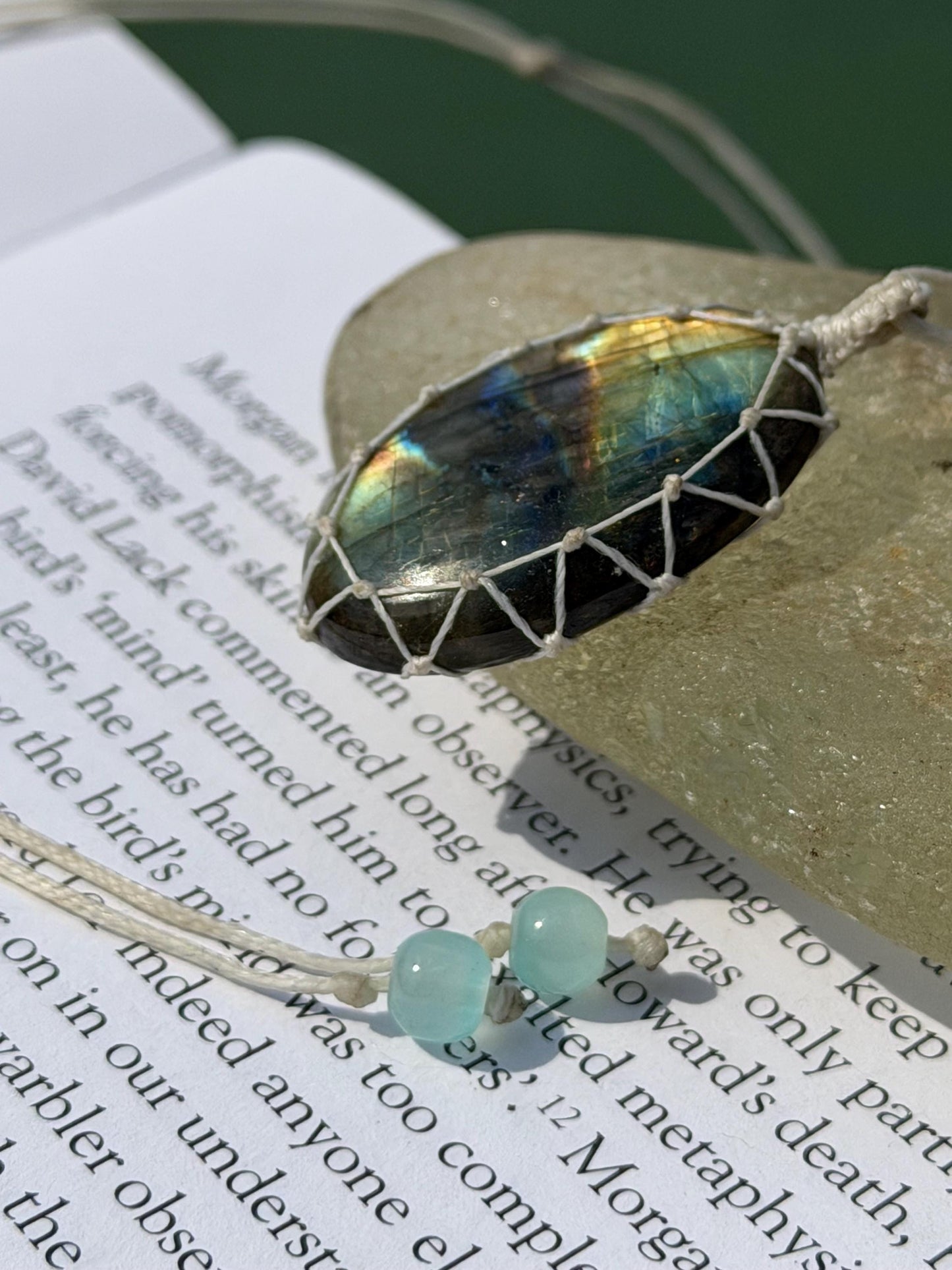 Stunning macrame labradorite necklace. Handmade gemstone necklace, boho jewellery. Macrame jewellery. Unique necklace. Labradorite pendant.