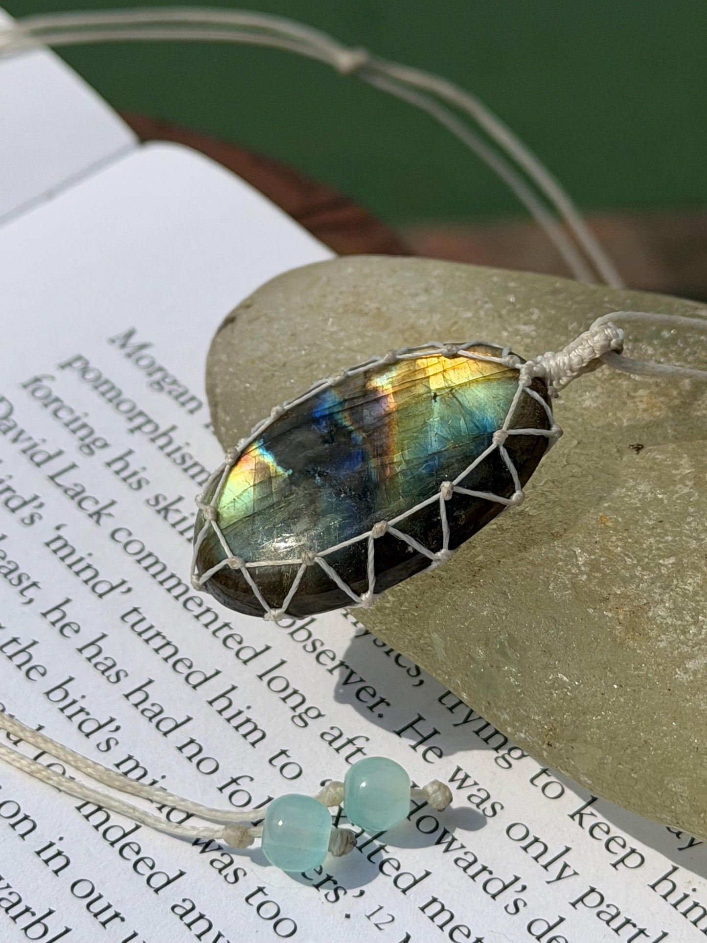 Stunning macrame labradorite necklace. Handmade gemstone necklace, boho jewellery. Macrame jewellery. Unique necklace. Labradorite pendant.
